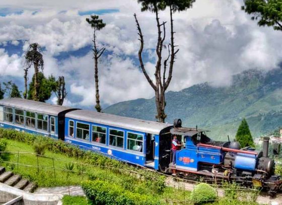 শিলিগুড়ির টয় ট্রেনের এবার সান্ধ্যভ্রমণ শুরু